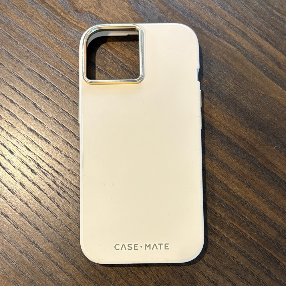 Case-Mate Cream iPhone 13/14/15 Case with Gold Accent